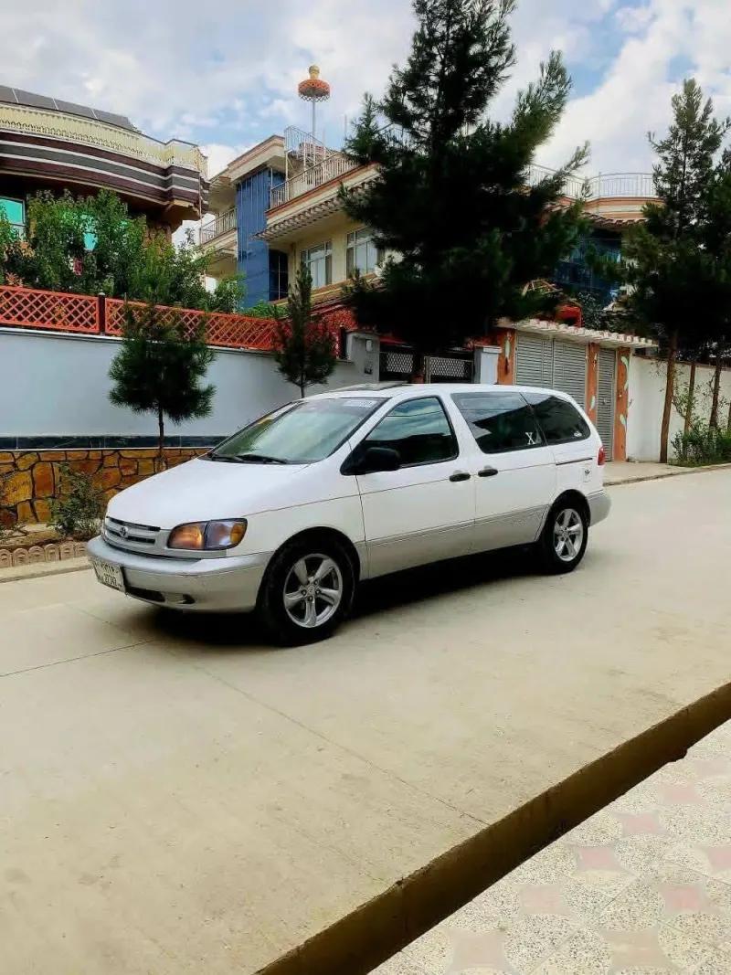Toyota Sienna 1998