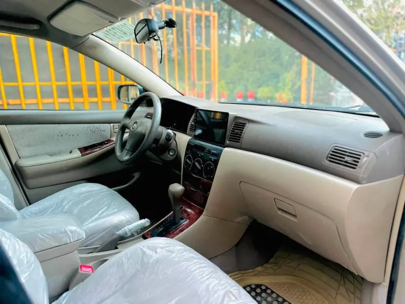 Toyota Corolla LE 2005