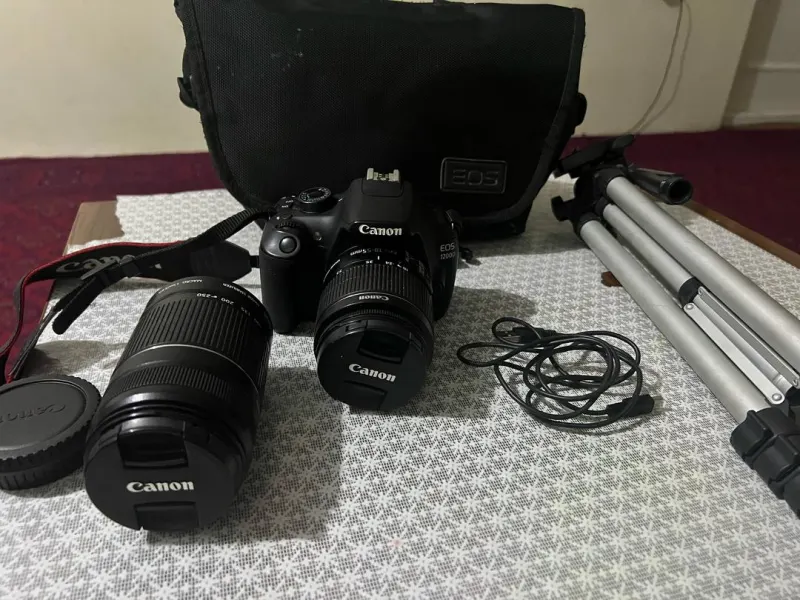 Canon D1200