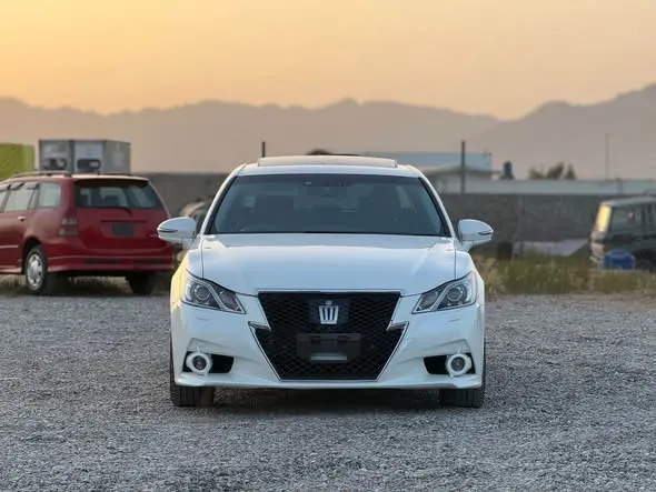 Toyota Crown 2014