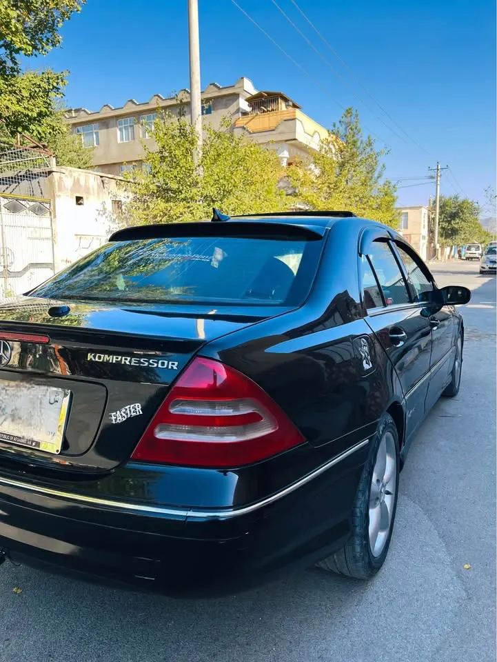 Mercedes-Benz C230 2005