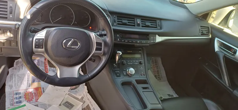 Lexus CT200h 2012