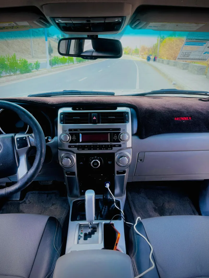 Toyota Land Cruiser 2011