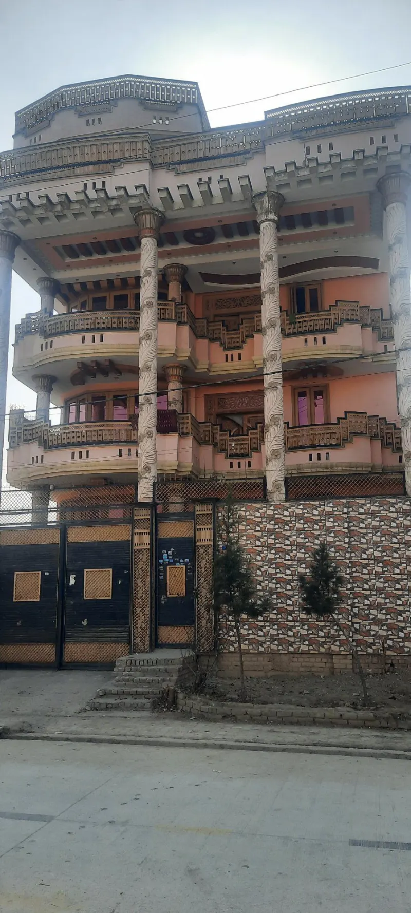 4-storey house for sale, 11 rooms, Arzan Qimat, District 12, Kabul