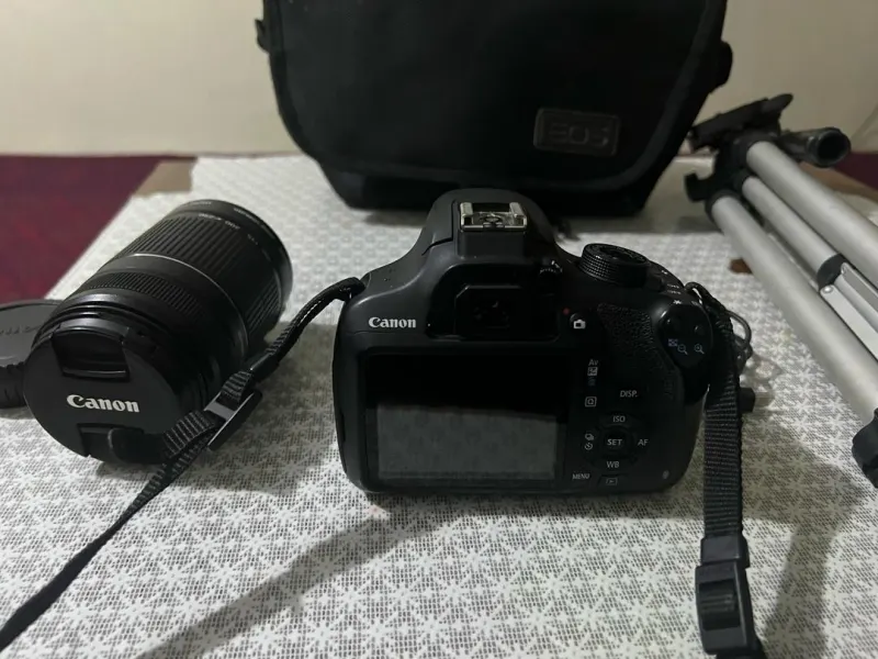 Canon D1200