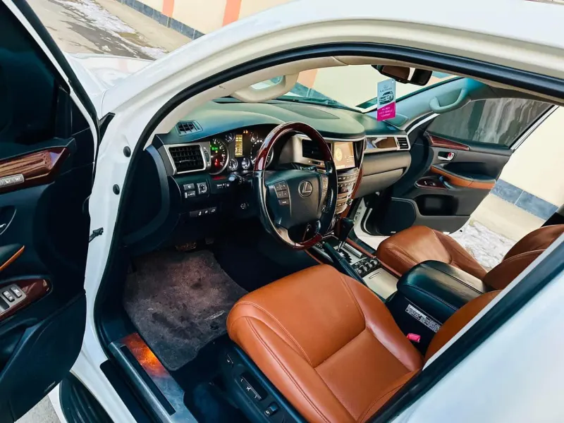 Lexus LX570 2012