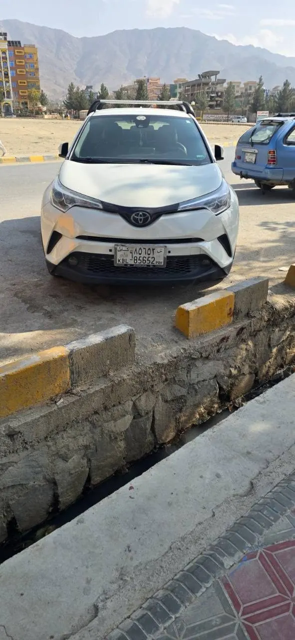 Model 2019 White, 4 Cylinder, Hybrid