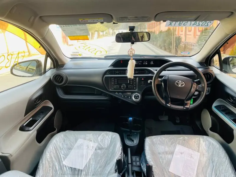 Toyota Aqua Hybrid 2015