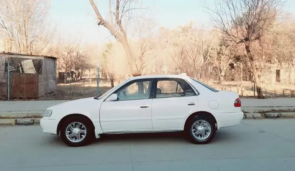 Toyota Corolla LE 1999