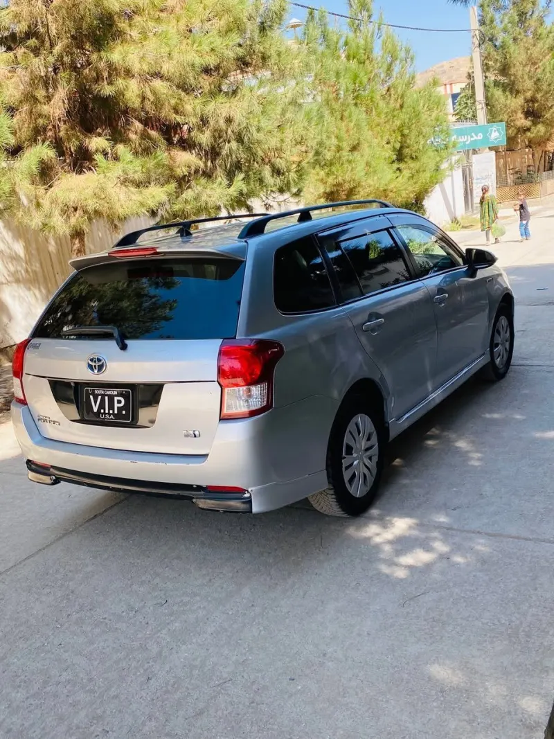 Toyota Fielder Hybrid 2014