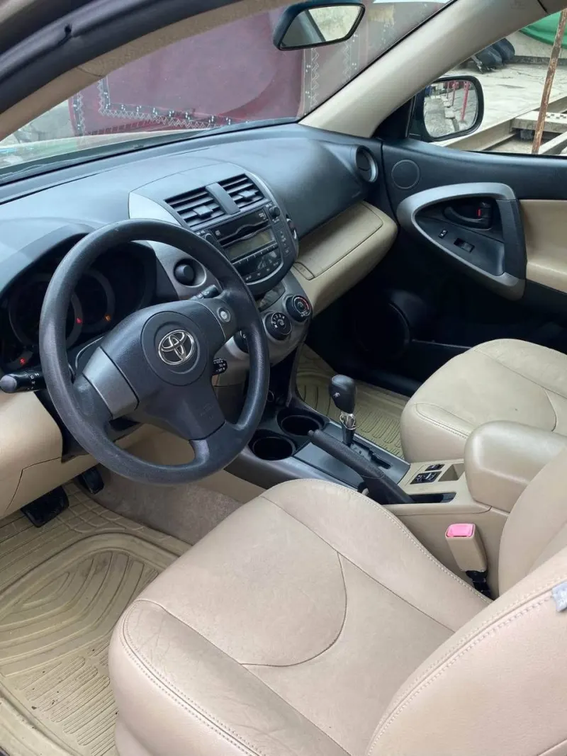 Toyota RAV4 2010