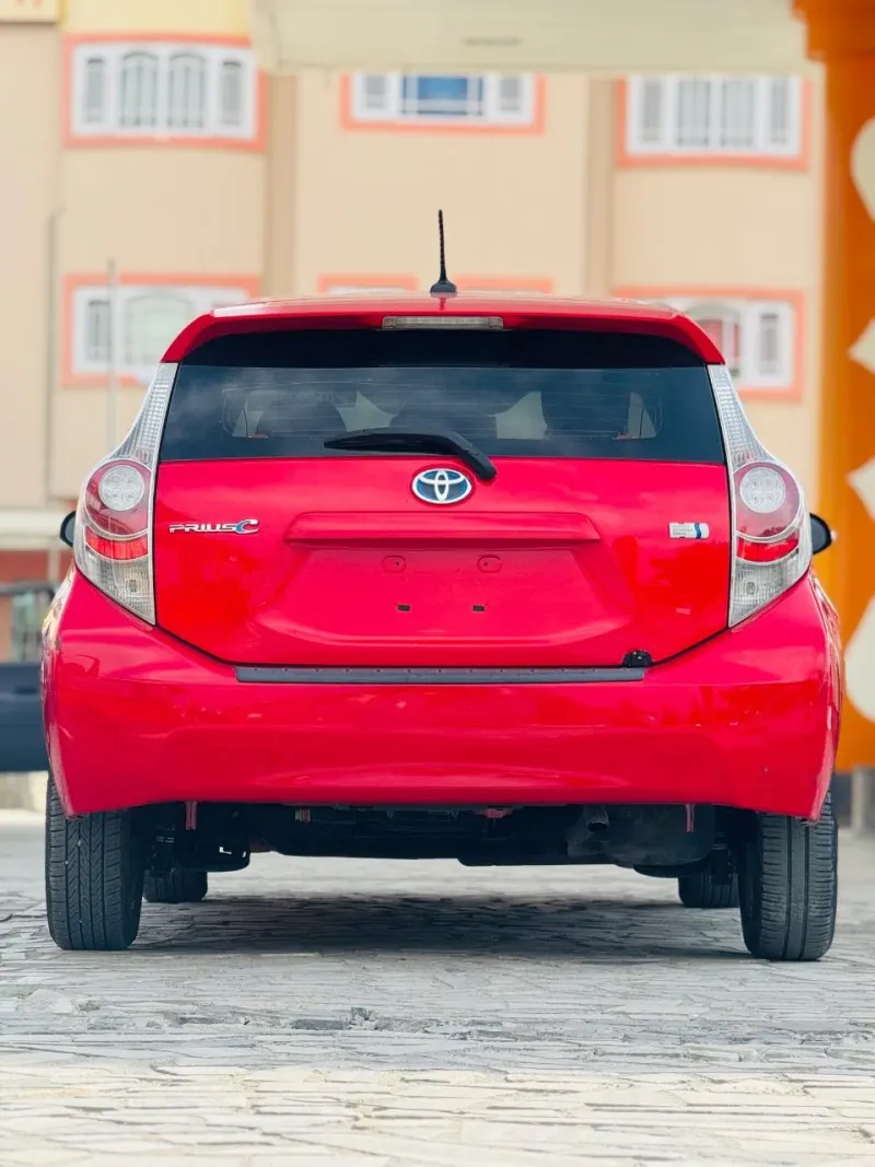 TOYOTA PRIUS C 2014