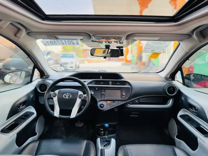 TOYOTA PRIUS C 2014