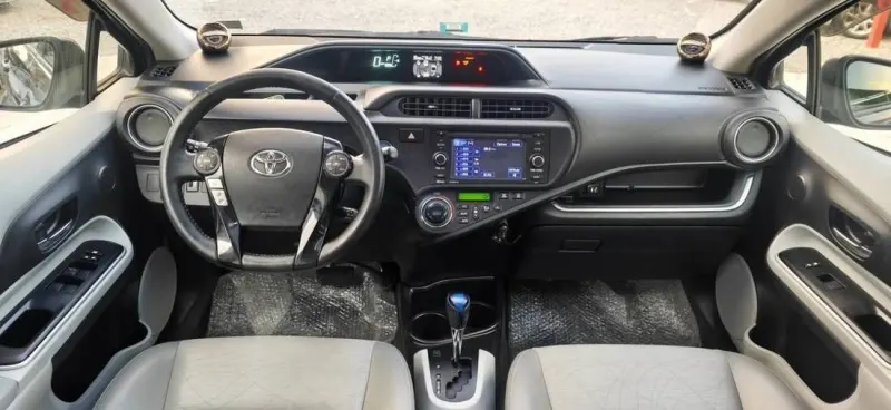 Toyota Aqua Hybrid 2015